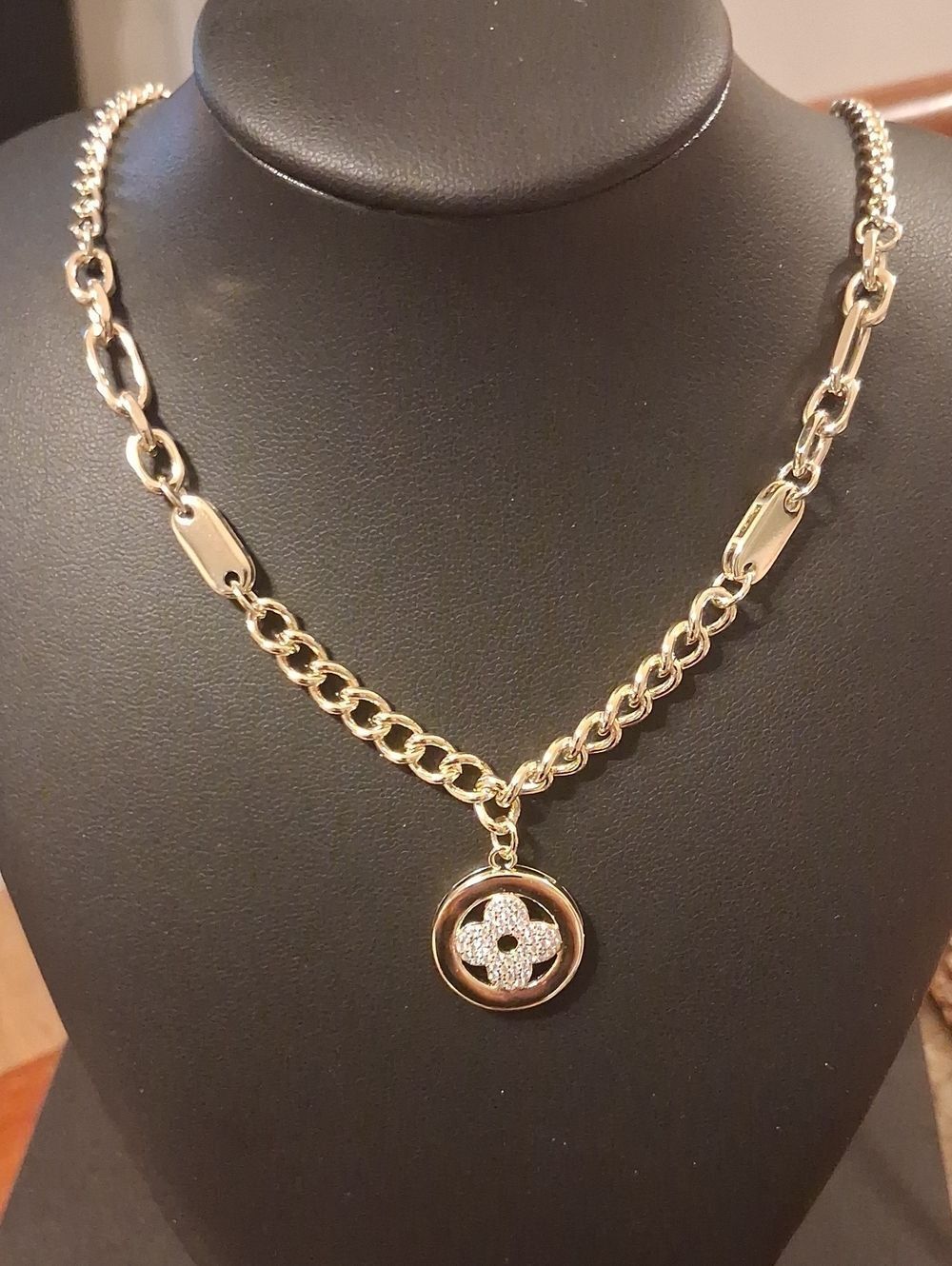 Gold Plated Flower Power Necklace New